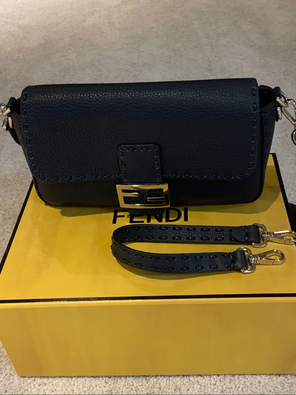 Fendi Baguette - Navy Leather Shoulder Bag with Silver Hardware - Picture 3 of 5